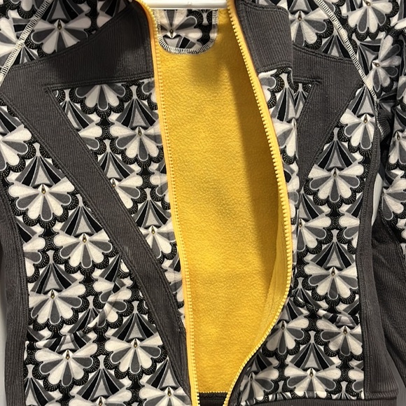 🦄Ivivva remix hoodie🦄 - Picture 6 of 9